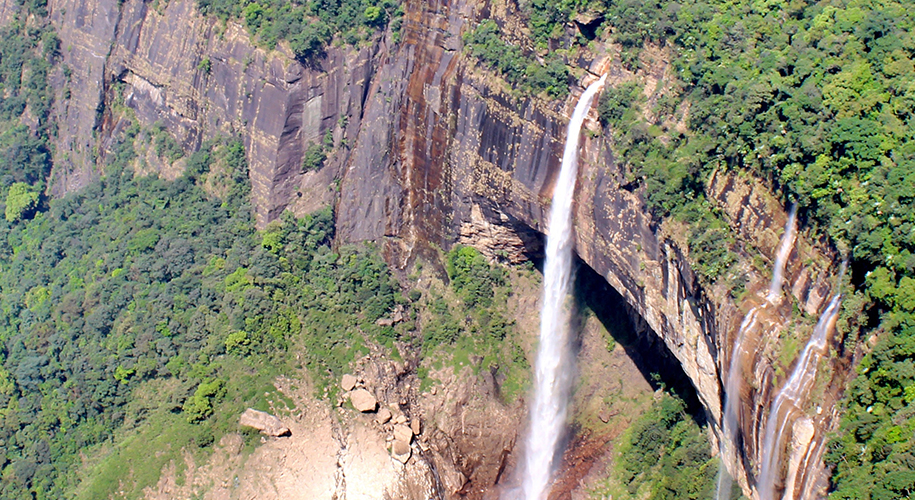 nohkalikai-falls,-meghalaya