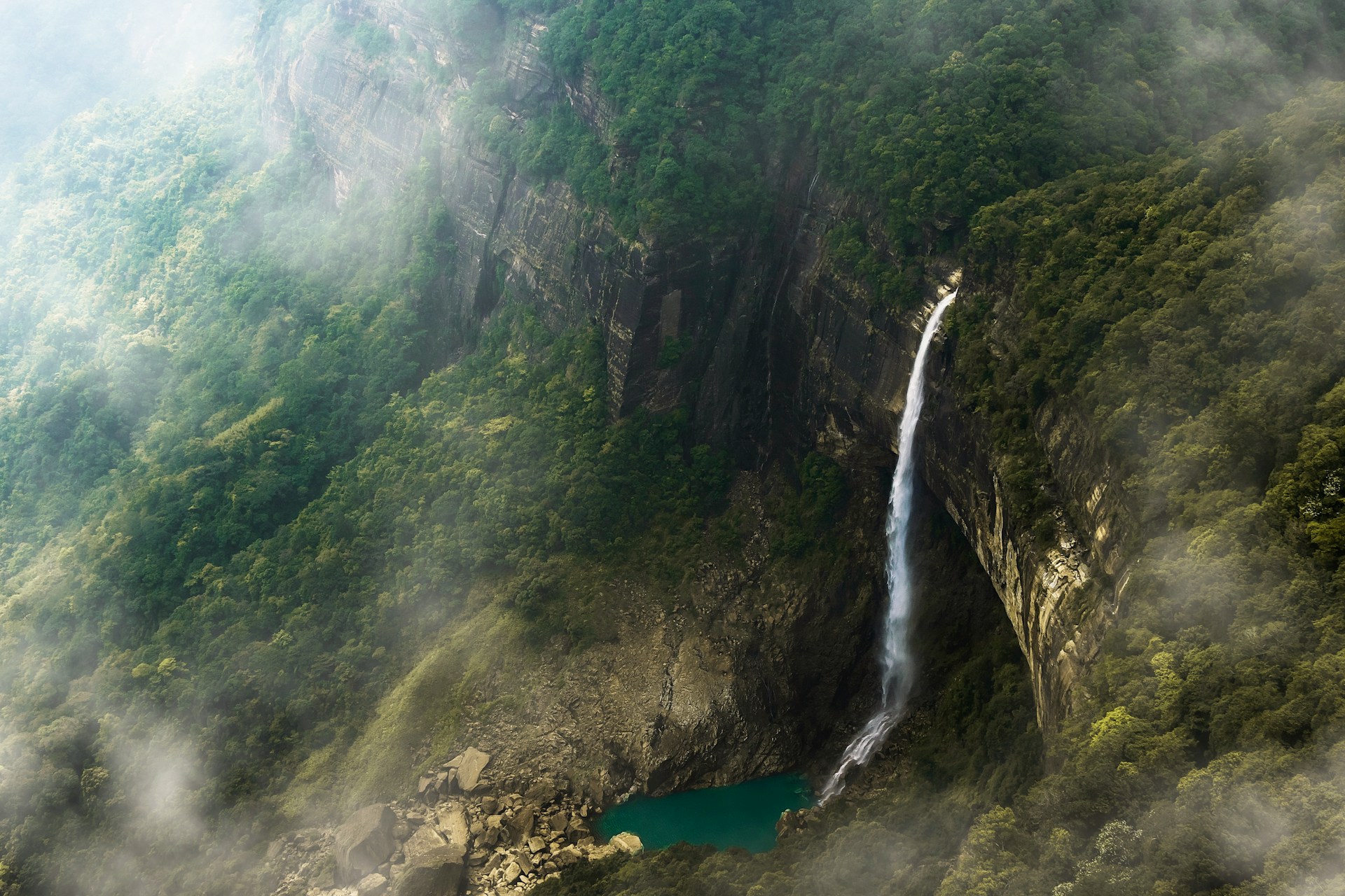 Nohkalikai Falls